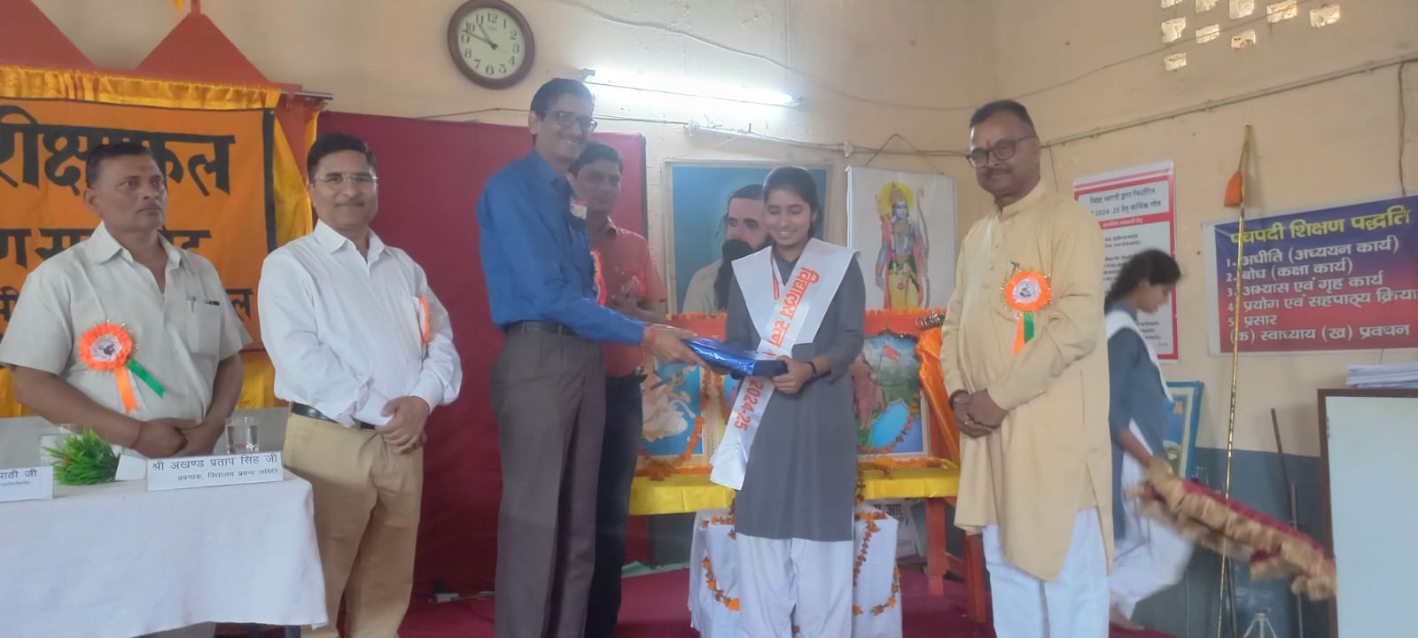 अम्बेडकरनगर: वार्षिक परीक्षाफल एवं पुरस्कार वितरण समारोह संपन्न
