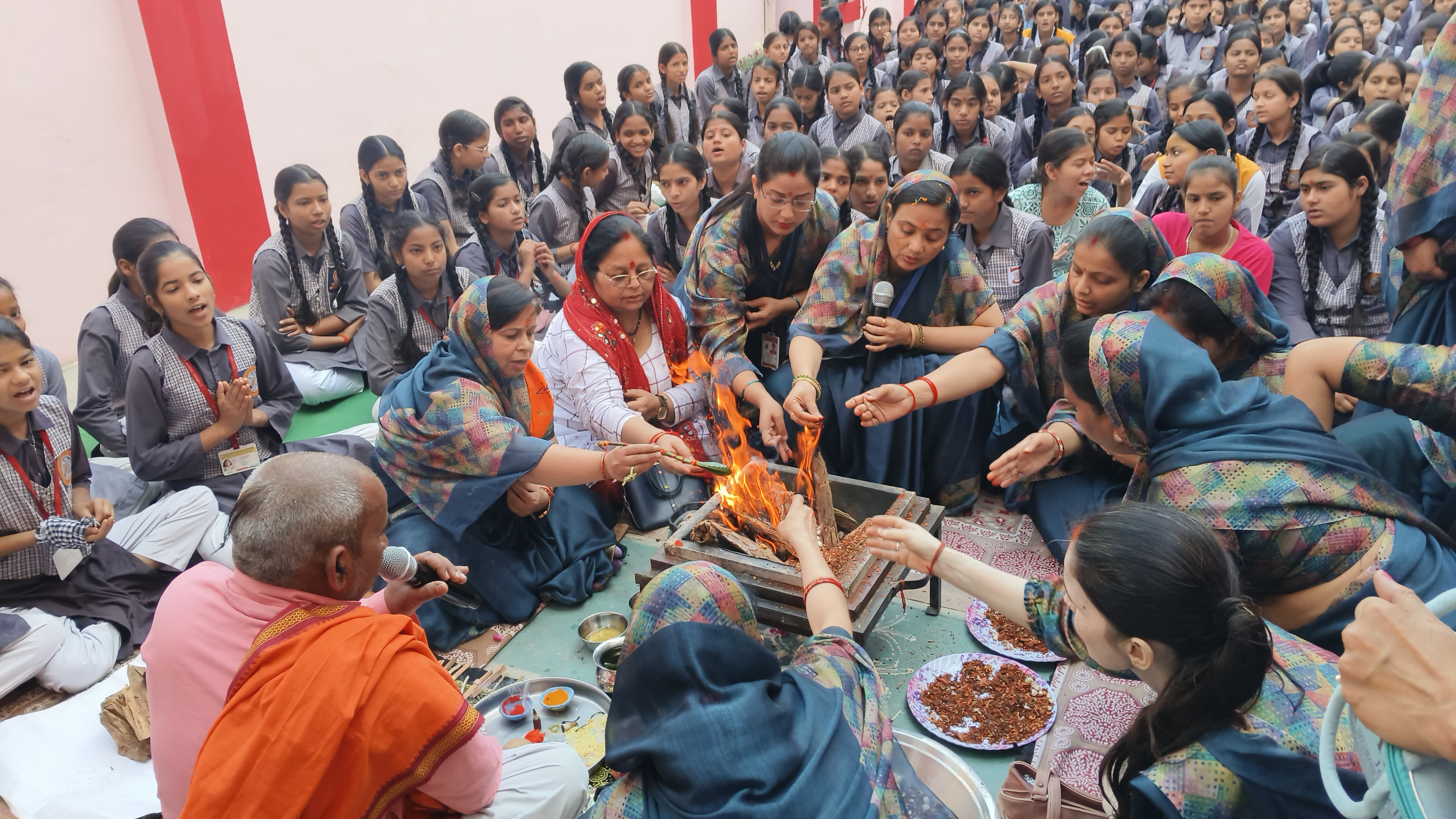 लखीमपुर :  हवन पूजन एवं सुंदरकाण्ड के पाठ के साथ हुआ नवीन सत्र का शुभारम्भ