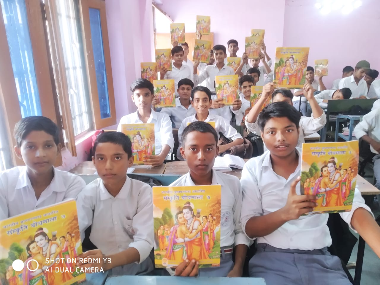 उन्नाव: संस्कृति बोध परियोजना के अन्तर्गत संस्कृति ज्ञान परीक्षा की पुस्तकों का हुआ वितरण।