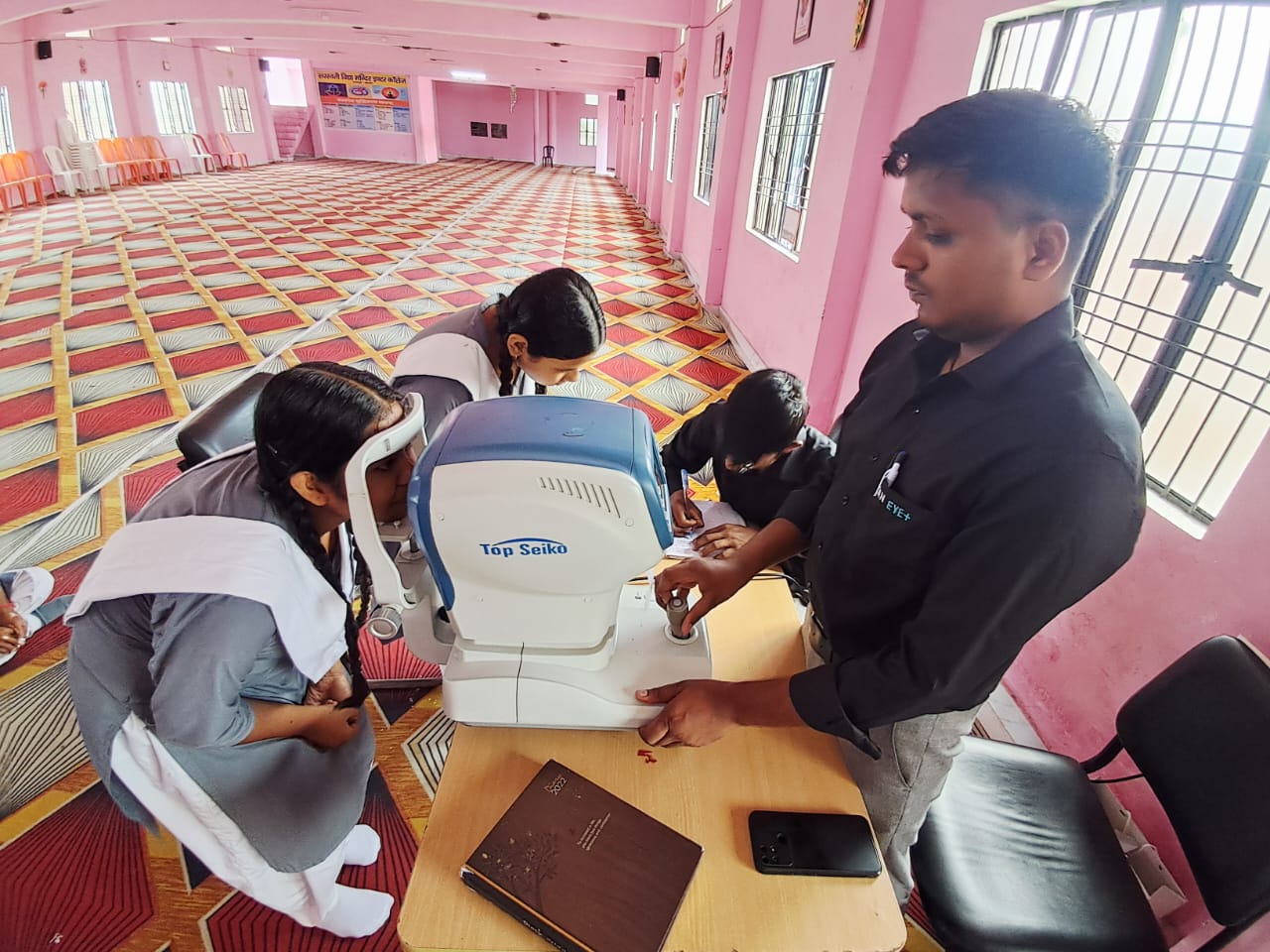 बहराइच: सरस्वती विद्या मंदिर इंटर कॉलेज माधवपुरी में नेत्र परीक्षण शिविर आयोजित