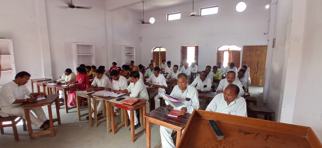 बाराबंकी: सरस्वती शिशु मन्दिर इण्टर कॉलेज में हिन्दी सप्ताह के अन्तर्गत निबन्ध प्रतियोगिता आयोजित