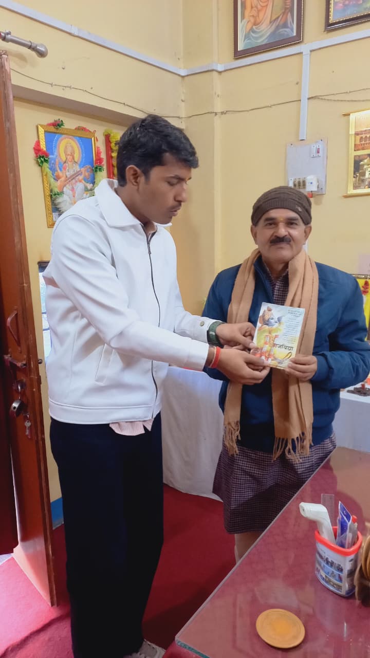 गोंडा: सरस्वती विद्या मंदिर बड़गांव विद्यालय के पूर्व छात्र भैया विपिन का हुआ आगमन