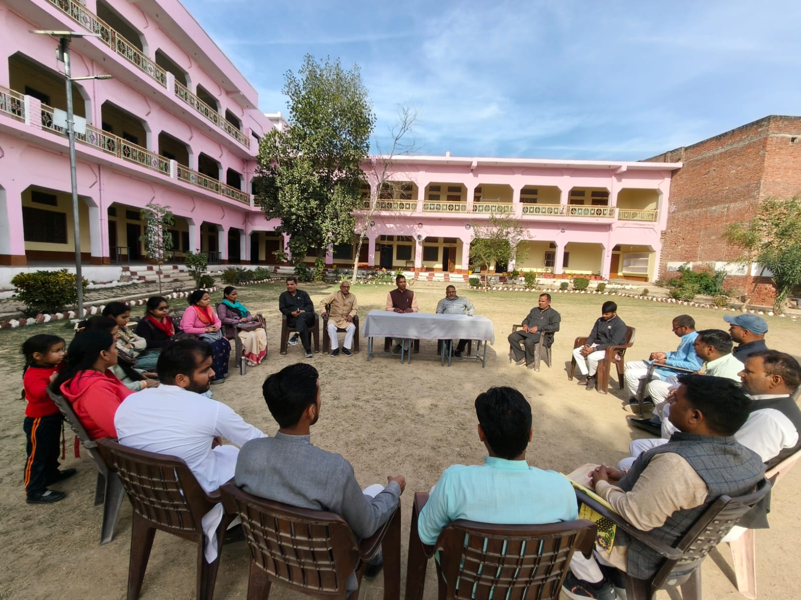 बाराबंकी: सरस्वती विद्या मंदिर इंटर कॉलेज लखपेडाबाग में मा. योगेश जी का हुआ आगमन