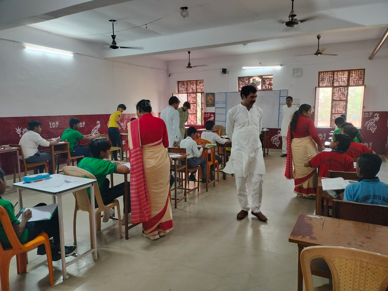 लखनऊ: सरस्वती विद्या मंदिर वरिष्ठ माध्यमिक विद्यालय, सेक्टर–क्यू, अलीगंज, में वार्षिक परीक्षा–2026