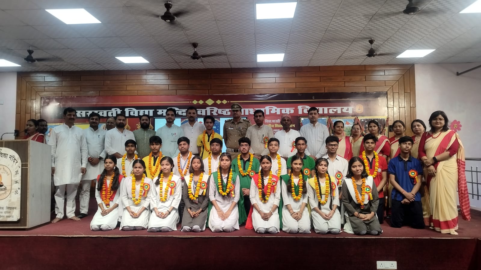 सीबीएसई हाईस्कूल परीक्षाफल 2026 में सरस्वती विद्या मंदिर अलीगंज का शानदार प्रदर्शन, 100 प्रतिशत रहा परिणाम